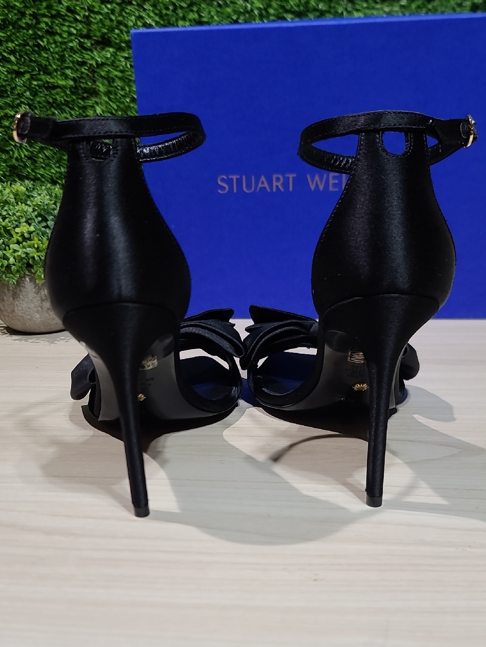 Stuart Weitzman Nudistcurve Loveknot 100 Sandals - Black / US 9.5 New - Picture 4 of 10